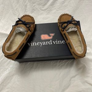 vineyard vines girls suede slipper